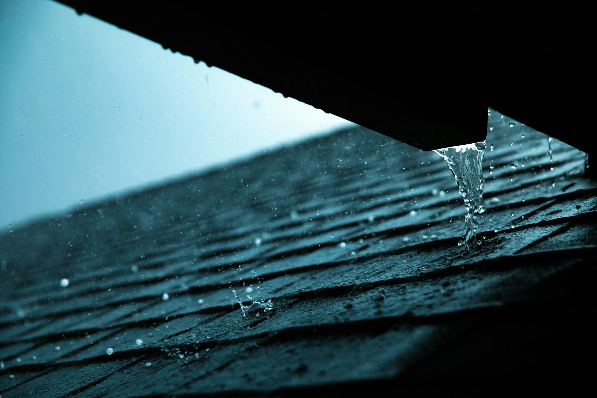 Plain shingle surface with no lettering